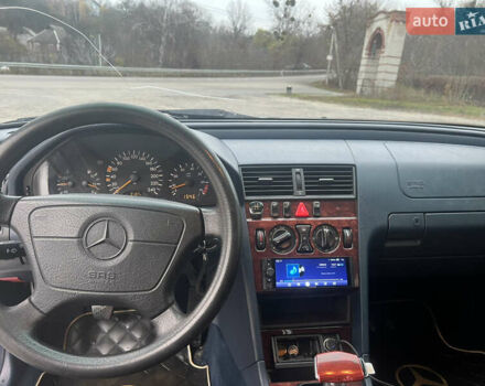 Серый Мерседес Ц-Класс, объемом двигателя 1.8 л и пробегом 296 тыс. км за 3500 $, фото 30 на Automoto.ua