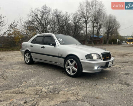 Серый Мерседес Ц-Класс, объемом двигателя 1.8 л и пробегом 296 тыс. км за 3500 $, фото 21 на Automoto.ua