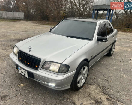 Серый Мерседес Ц-Класс, объемом двигателя 1.8 л и пробегом 296 тыс. км за 3500 $, фото 3 на Automoto.ua