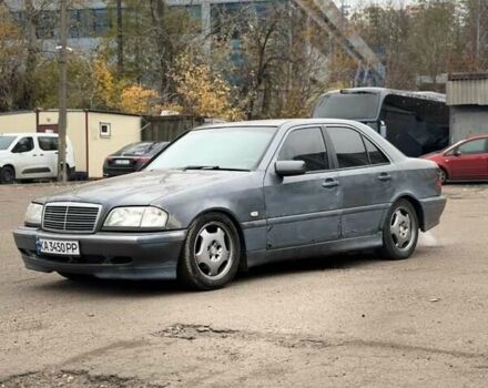 Сірий Мерседес Ц-Клас, об'ємом двигуна 1.8 л та пробігом 300 тис. км за 1650 $, фото 1 на Automoto.ua