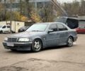 Сірий Мерседес Ц-Клас, об'ємом двигуна 1.8 л та пробігом 300 тис. км за 1650 $, фото 1 на Automoto.ua