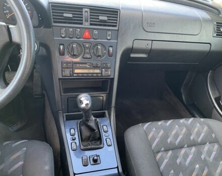 Серый Мерседес Ц-Класс, объемом двигателя 2 л и пробегом 187 тыс. км за 2900 $, фото 19 на Automoto.ua