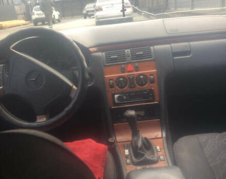 Серый Мерседес Ц-Класс, объемом двигателя 2.9 л и пробегом 400 тыс. км за 3500 $, фото 15 на Automoto.ua