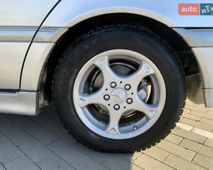 Серый Мерседес Ц-Класс, объемом двигателя 2 л и пробегом 187 тыс. км за 2900 $, фото 30 на Automoto.ua