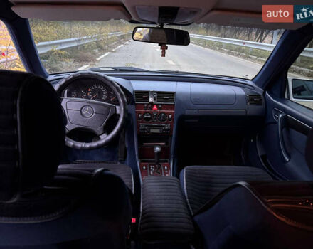 Сірий Мерседес Ц-Клас, об'ємом двигуна 2.2 л та пробігом 278 тис. км за 4800 $, фото 9 на Automoto.ua