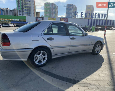 Серый Мерседес Ц-Класс, объемом двигателя 2 л и пробегом 187 тыс. км за 2900 $, фото 4 на Automoto.ua