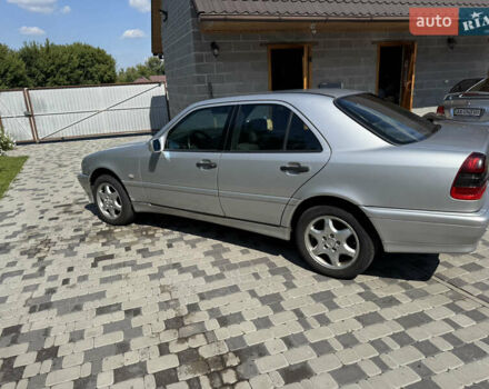 Сірий Мерседес Ц-Клас, об'ємом двигуна 2 л та пробігом 341 тис. км за 3900 $, фото 7 на Automoto.ua