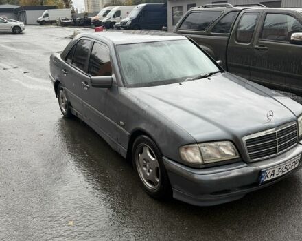 Серый Мерседес Ц-Класс, объемом двигателя 1.8 л и пробегом 480 тыс. км за 1750 $, фото 1 на Automoto.ua
