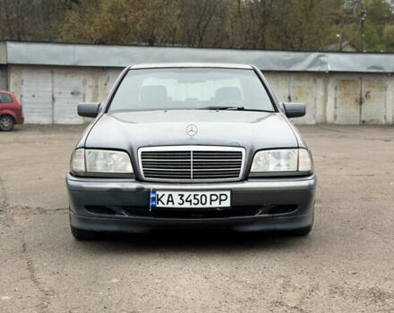 Сірий Мерседес Ц-Клас, об'ємом двигуна 1.8 л та пробігом 300 тис. км за 1650 $, фото 2 на Automoto.ua