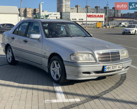 Серый Мерседес Ц-Класс, объемом двигателя 2 л и пробегом 187 тыс. км за 2900 $, фото 2 на Automoto.ua