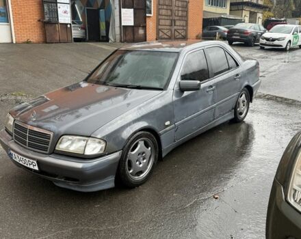 Серый Мерседес Ц-Класс, объемом двигателя 1.8 л и пробегом 480 тыс. км за 1750 $, фото 3 на Automoto.ua