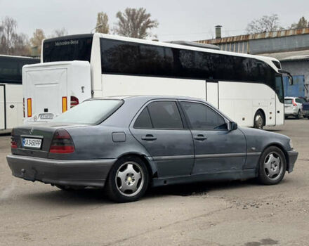 Сірий Мерседес Ц-Клас, об'ємом двигуна 1.8 л та пробігом 300 тис. км за 1650 $, фото 4 на Automoto.ua
