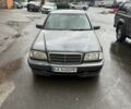 Серый Мерседес Ц-Класс, объемом двигателя 1.8 л и пробегом 480 тыс. км за 1750 $, фото 1 на Automoto.ua