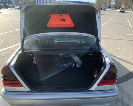 Серый Мерседес Ц-Класс, объемом двигателя 2 л и пробегом 187 тыс. км за 2900 $, фото 15 на Automoto.ua