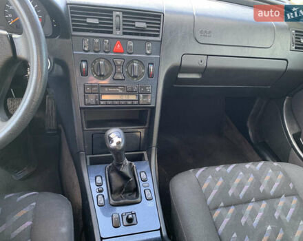 Серый Мерседес Ц-Класс, объемом двигателя 2 л и пробегом 187 тыс. км за 2900 $, фото 26 на Automoto.ua