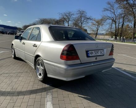 Серый Мерседес Ц-Класс, объемом двигателя 2 л и пробегом 187 тыс. км за 2900 $, фото 5 на Automoto.ua