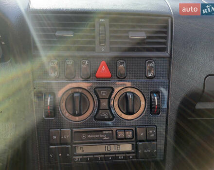 Серый Мерседес Ц-Класс, объемом двигателя 2 л и пробегом 187 тыс. км за 2900 $, фото 25 на Automoto.ua