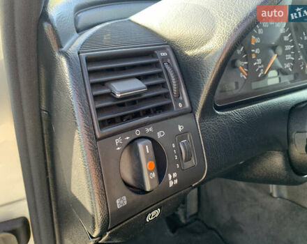 Серый Мерседес Ц-Класс, объемом двигателя 2 л и пробегом 187 тыс. км за 2900 $, фото 9 на Automoto.ua