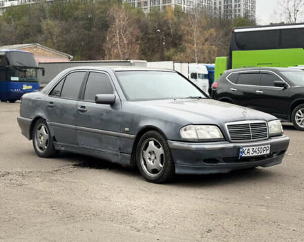 Сірий Мерседес Ц-Клас, об'ємом двигуна 1.8 л та пробігом 300 тис. км за 1650 $, фото 3 на Automoto.ua
