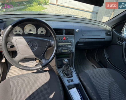 Сірий Мерседес Ц-Клас, об'ємом двигуна 2 л та пробігом 341 тис. км за 3900 $, фото 14 на Automoto.ua