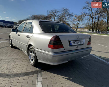 Серый Мерседес Ц-Класс, объемом двигателя 2 л и пробегом 187 тыс. км за 2900 $, фото 6 на Automoto.ua