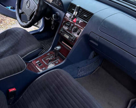 Сірий Мерседес Ц-Клас, об'ємом двигуна 2.2 л та пробігом 278 тис. км за 4800 $, фото 8 на Automoto.ua