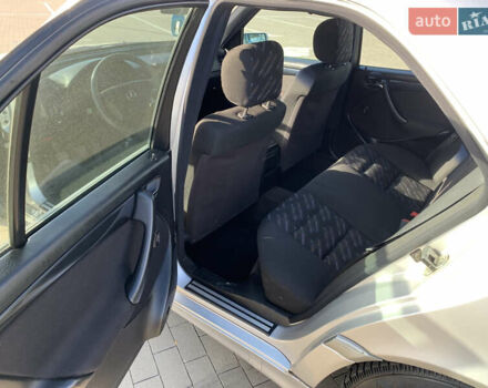 Серый Мерседес Ц-Класс, объемом двигателя 2 л и пробегом 187 тыс. км за 2900 $, фото 10 на Automoto.ua