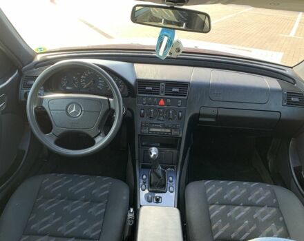 Серый Мерседес Ц-Класс, объемом двигателя 2 л и пробегом 187 тыс. км за 2900 $, фото 13 на Automoto.ua