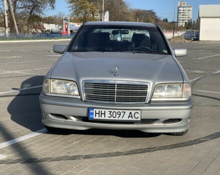 Серый Мерседес Ц-Класс, объемом двигателя 2 л и пробегом 187 тыс. км за 2900 $, фото 1 на Automoto.ua