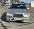 Серый Мерседес Ц-Класс, объемом двигателя 2 л и пробегом 187 тыс. км за 2900 $, фото 1 на Automoto.ua