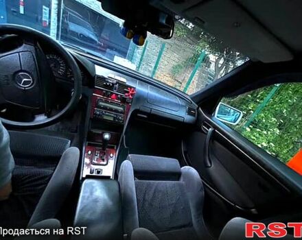 Сірий Мерседес Ц-Клас, об'ємом двигуна 1.8 л та пробігом 300 тис. км за 3500 $, фото 2 на Automoto.ua