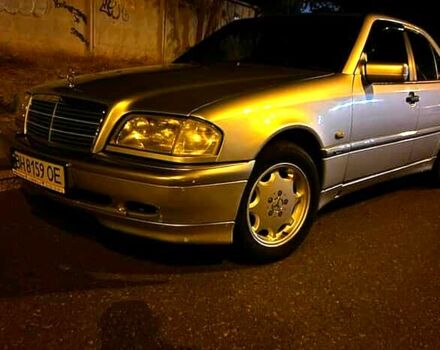 Сірий Мерседес Ц-Клас, об'ємом двигуна 1.8 л та пробігом 300 тис. км за 3500 $, фото 4 на Automoto.ua