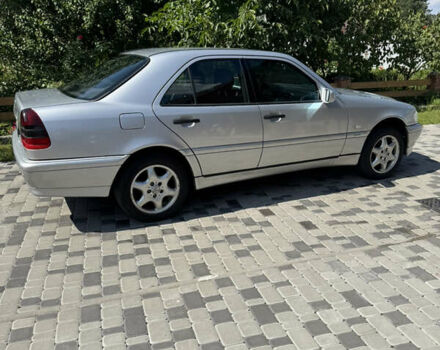 Сірий Мерседес Ц-Клас, об'ємом двигуна 2 л та пробігом 341 тис. км за 3900 $, фото 4 на Automoto.ua