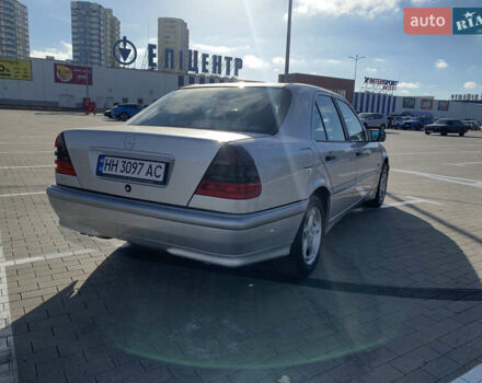Серый Мерседес Ц-Класс, объемом двигателя 2 л и пробегом 187 тыс. км за 2900 $, фото 5 на Automoto.ua
