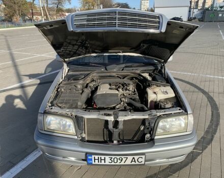 Серый Мерседес Ц-Класс, объемом двигателя 2 л и пробегом 187 тыс. км за 2900 $, фото 17 на Automoto.ua