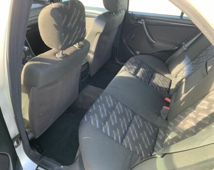 Серый Мерседес Ц-Класс, объемом двигателя 2 л и пробегом 187 тыс. км за 2900 $, фото 10 на Automoto.ua