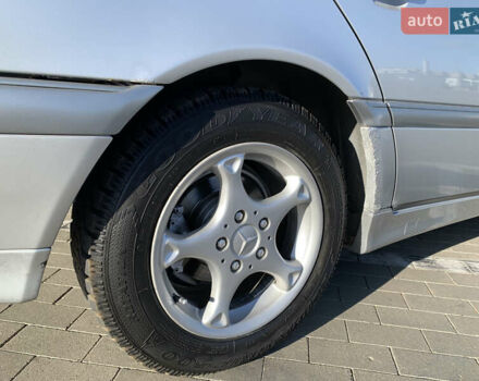 Серый Мерседес Ц-Класс, объемом двигателя 2 л и пробегом 187 тыс. км за 2900 $, фото 32 на Automoto.ua