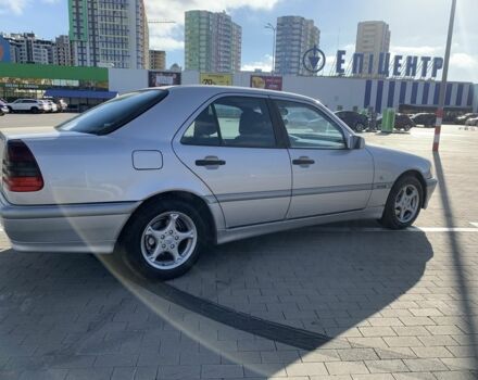 Серый Мерседес Ц-Класс, объемом двигателя 2 л и пробегом 187 тыс. км за 2900 $, фото 3 на Automoto.ua