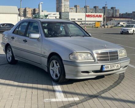Серый Мерседес Ц-Класс, объемом двигателя 2 л и пробегом 187 тыс. км за 2900 $, фото 2 на Automoto.ua