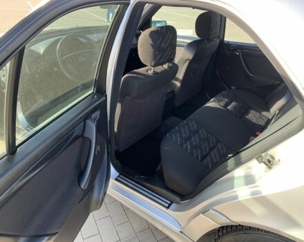 Серый Мерседес Ц-Класс, объемом двигателя 2 л и пробегом 187 тыс. км за 2900 $, фото 9 на Automoto.ua