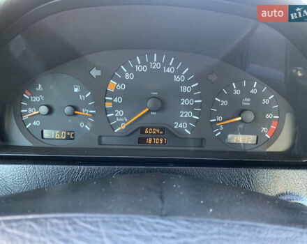 Серый Мерседес Ц-Класс, объемом двигателя 2 л и пробегом 187 тыс. км за 2900 $, фото 28 на Automoto.ua