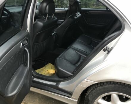 Сірий Мерседес Ц-Клас, об'ємом двигуна 2 л та пробігом 405 тис. км за 3999 $, фото 6 на Automoto.ua