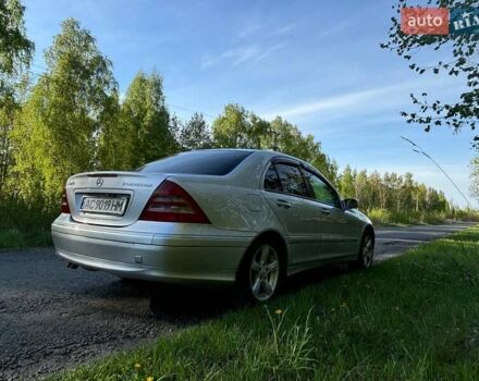 Серый Мерседес Ц-Класс, объемом двигателя 2 л и пробегом 298 тыс. км за 4000 $, фото 4 на Automoto.ua