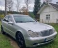 Мерседес Ц-Клас 2000 у Верховине на Automoto.ua Сірий Мерседес Ц-Клас, об'ємом двигуна 2.1 л та пробігом 432 тис. км за 3200 $, фото 5 на Automoto.ua
