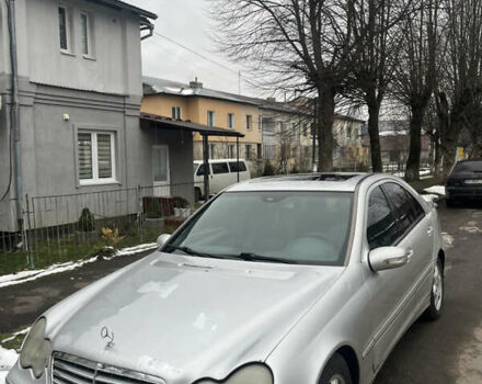 Сірий Мерседес Ц-Клас, об'ємом двигуна 2.2 л та пробігом 300 тис. км за 2700 $, фото 1 на Automoto.ua
