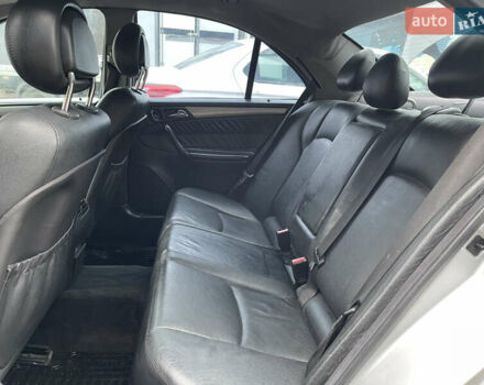 Серый Мерседес Ц-Класс, объемом двигателя 2.15 л и пробегом 300 тыс. км за 3400 $, фото 11 на Automoto.ua