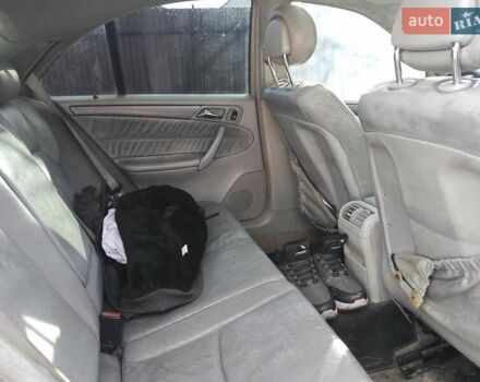 Сірий Мерседес Ц-Клас, об'ємом двигуна 2.2 л та пробігом 600 тис. км за 2000 $, фото 10 на Automoto.ua