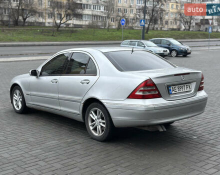 Сірий Мерседес Ц-Клас, об'ємом двигуна 2 л та пробігом 436 тис. км за 4499 $, фото 4 на Automoto.ua