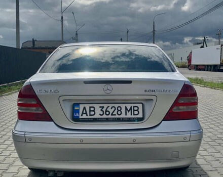 Серый Мерседес Ц-Класс, объемом двигателя 2 л и пробегом 303 тыс. км за 4300 $, фото 3 на Automoto.ua