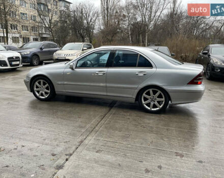 Серый Мерседес Ц-Класс, объемом двигателя 2.15 л и пробегом 300 тыс. км за 3400 $, фото 3 на Automoto.ua